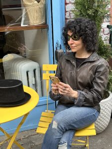 Cara Kagan channeling her inner Sarah Mandelbaum